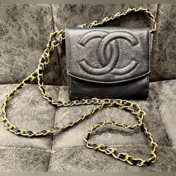 EUC CHANEL CAVIAR WALLET - Picture 1 of 9